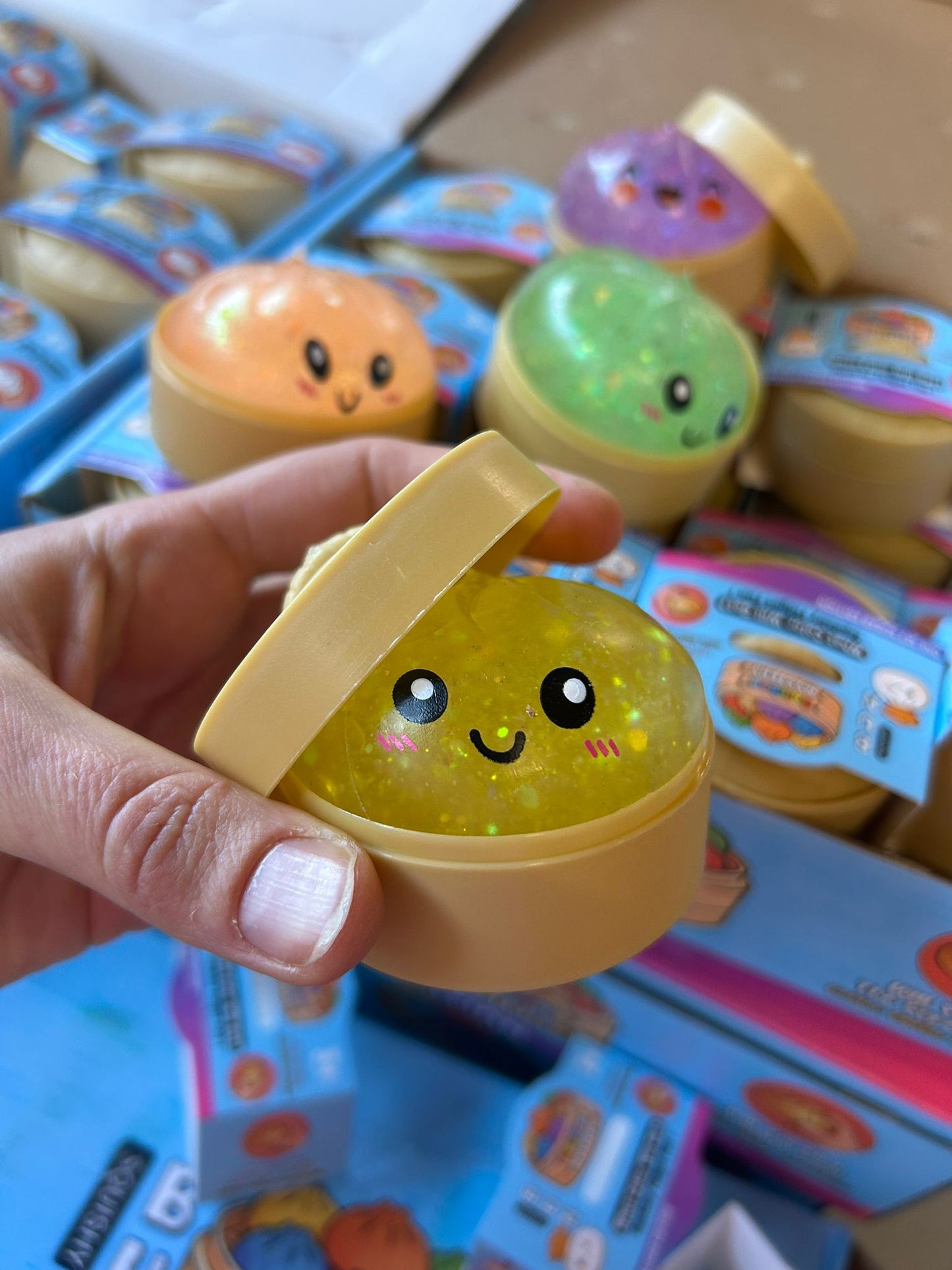 Mini 5,5 cm Glitter Squishy Dumpling - 1x Surprise kleur Squeezy